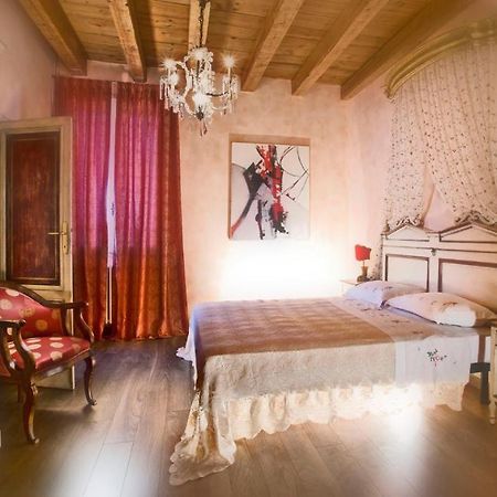 Antica Dimora Conti Custoza Bed & Breakfast Roverbella Oda fotoğraf