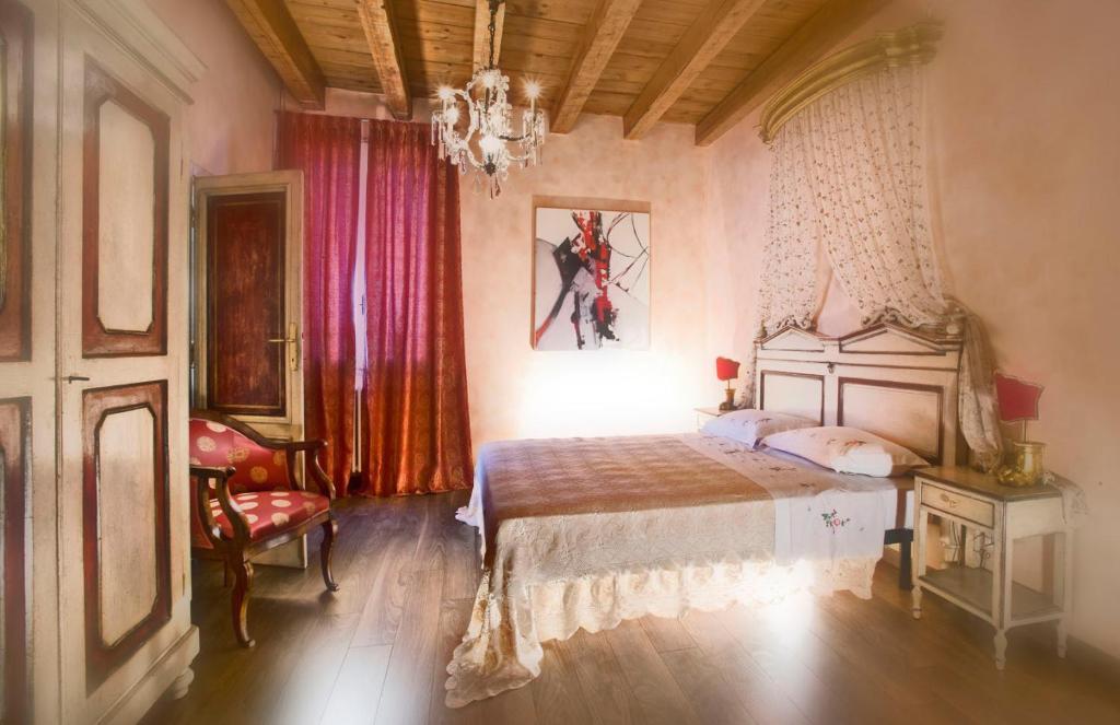 Antica Dimora Conti Custoza Bed & Breakfast Roverbella Oda fotoğraf